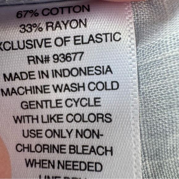 * a.n.a Women's Floral Puff Sleeve Blouse - Light Blue and Pink Size Medium - Picture 4 of 5